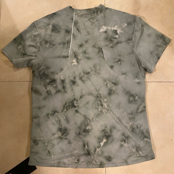 Lululemon Men’s “Fast and Free” *Spray* Tee (L) *SOLD OUT EVERYWHERE* - Picture 2 of 5